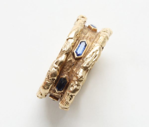 gold and sapphire band ring