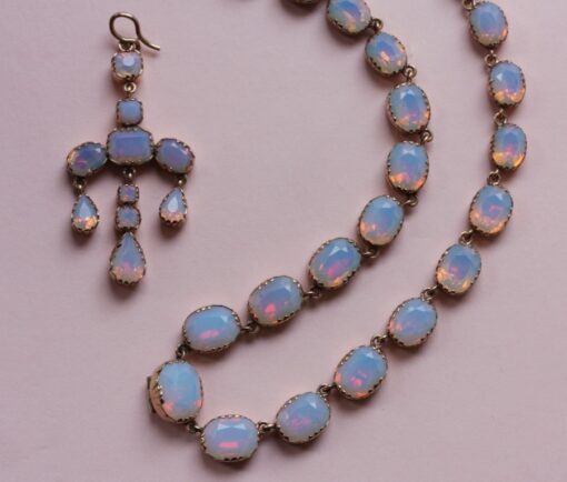 Opaline and gold necklace with girandole pendant