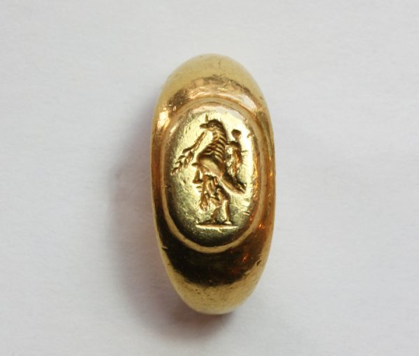 Roman gold gryllos intaglio ring