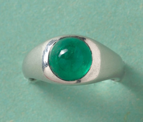 platina and emerald ring