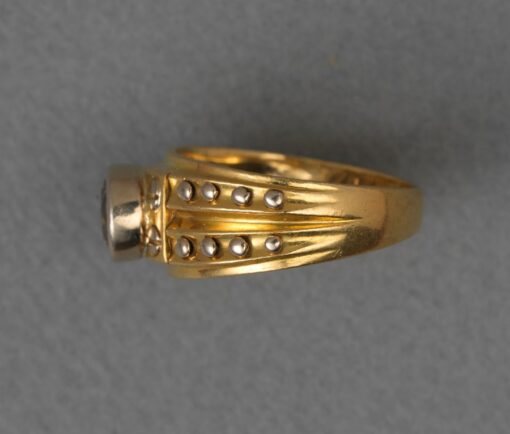 gold and brown diamond ring