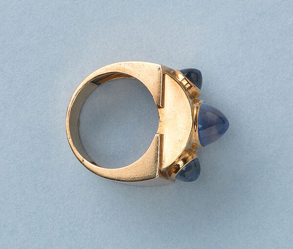 retro gold and sapphire ring