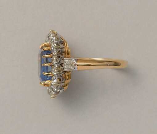 gold ring with sapphire and diamond
