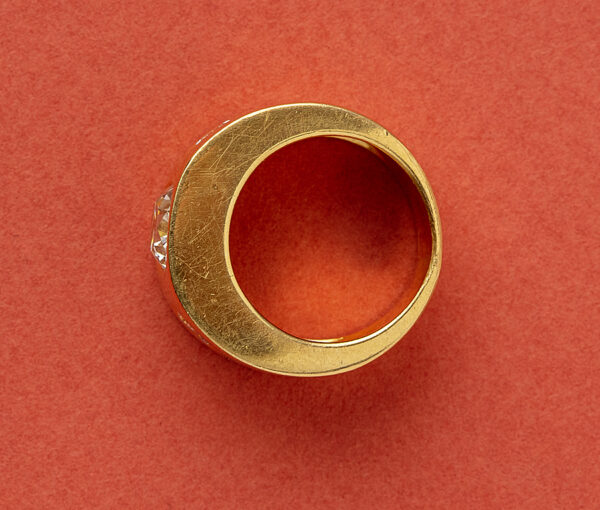 gold ring with diamond