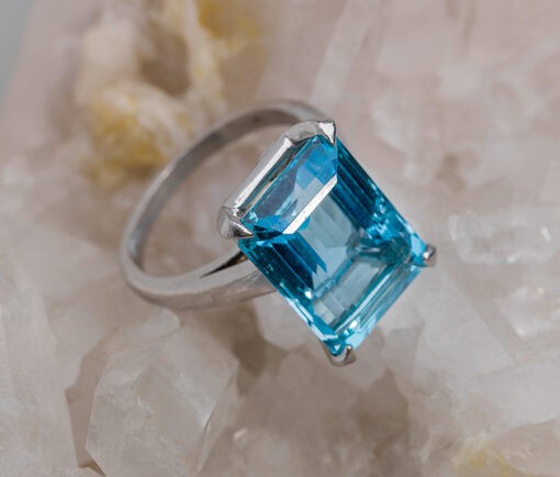 platinum and aquamarine Cartier ring