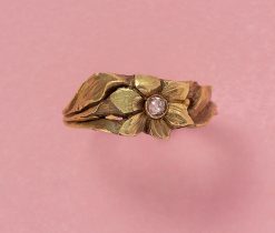 An 18 carat yellow gold Art Nouveau ring in the shape of a flower with a rose cut diamond in the middle, the shank leaf-shaped. French import mark. weight: 4.93 grams ring size: 18.5 mm / 8 1/4 US width: 0.9 cm