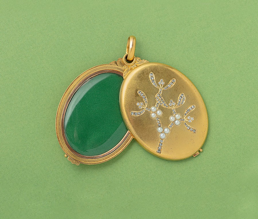gold mistletoe locket