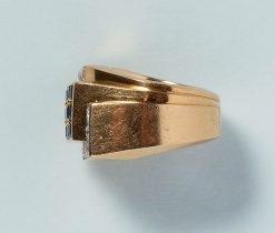 gold sapphire and diamond retro ring