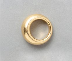 An 18 carat yellow gold smooth bombé ring, signed and numbered: 180756 - 750, Chaumet Paris. France. weight: 15.46 g ring size: 18 / US 7 3/4 width: 6 - 12 mm
