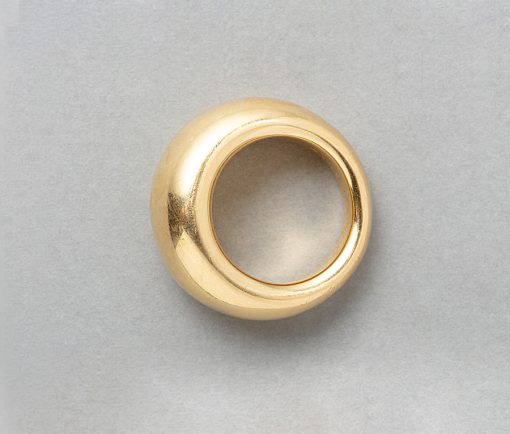 An 18 carat yellow gold smooth bombé ring, signed and numbered: 180756 - 750, Chaumet Paris. France. weight: 15.46 g ring size: 18 / US 7 3/4 width: 6 - 12 mm