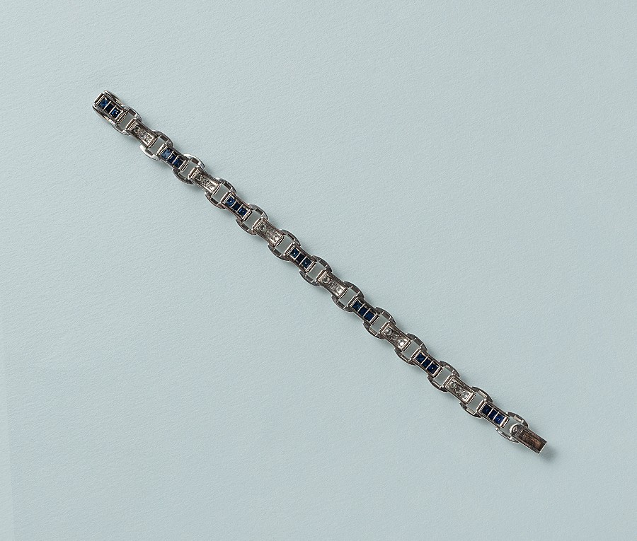 platinum bracelet with diamonds and sapphire - Image 2