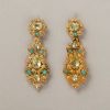 Een paar Georgian gouden day and night oorbellen van cannetille met filligrain en spinnetjes, bezet met chrysoberyl en turkoois, Engeland, circa 1830 met Frans import keur voor 14k goud. afmetingen: 5 x 1.6 g