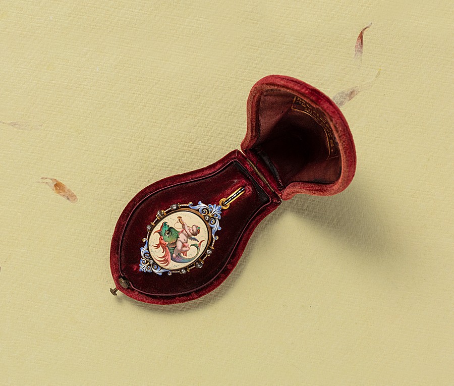 neo renaissance pendant