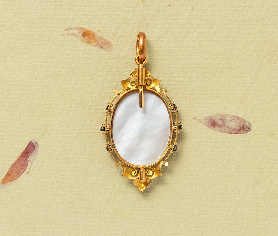 neo renaissance pendant