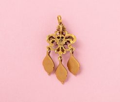 17th century gold and diamond pendant