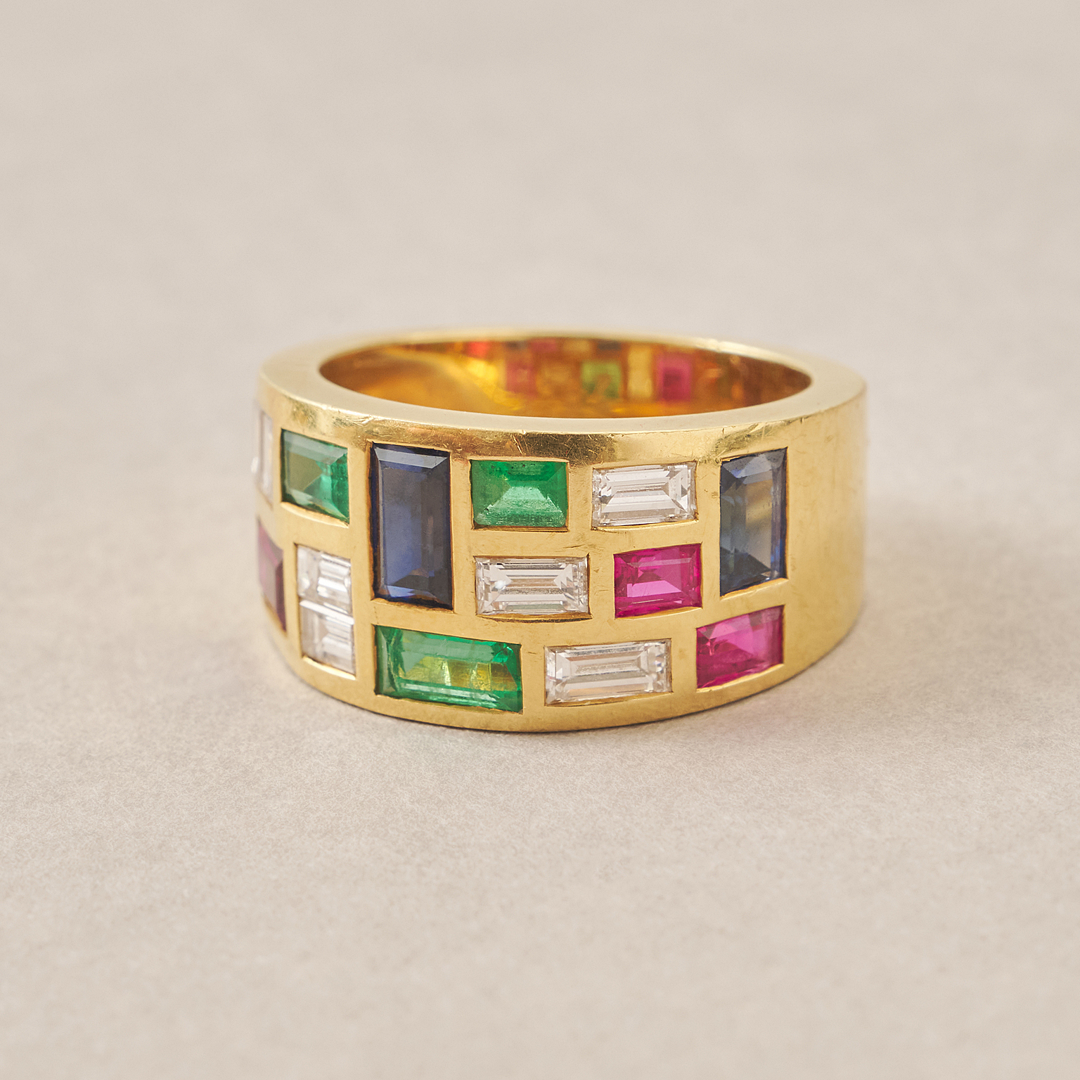 gold ring with gemstones - Image 2
