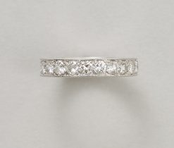 A platinum eternity/alliance ring set with 22 brilliant-cut stones (approx. 2.2 carats), France, bearing the French hallmark and the platinum hallmark. weight: 4.7 g. ring size: 15.75 mm / 5 / 49 width: 3.5 mm