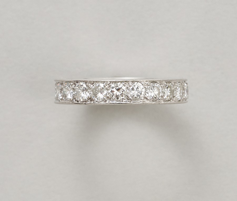 A platinum eternity/alliance ring set with 22 brilliant-cut stones (approx. 2.2 carats), France, bearing the French hallmark and the platinum hallmark. weight: 4.7 g. ring size: 15.75 mm / 5 / 49 width: 3.5 mm