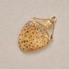 Een vroeg 19e eeuws 14 karaat rosé gouden en palmoxylon faux parfumflesje aan fijn gewoven kettinkjes, circa 1810, Frankrijk?. gewicht: 4.88 grams lengte: 3.7 x 2.1 cm