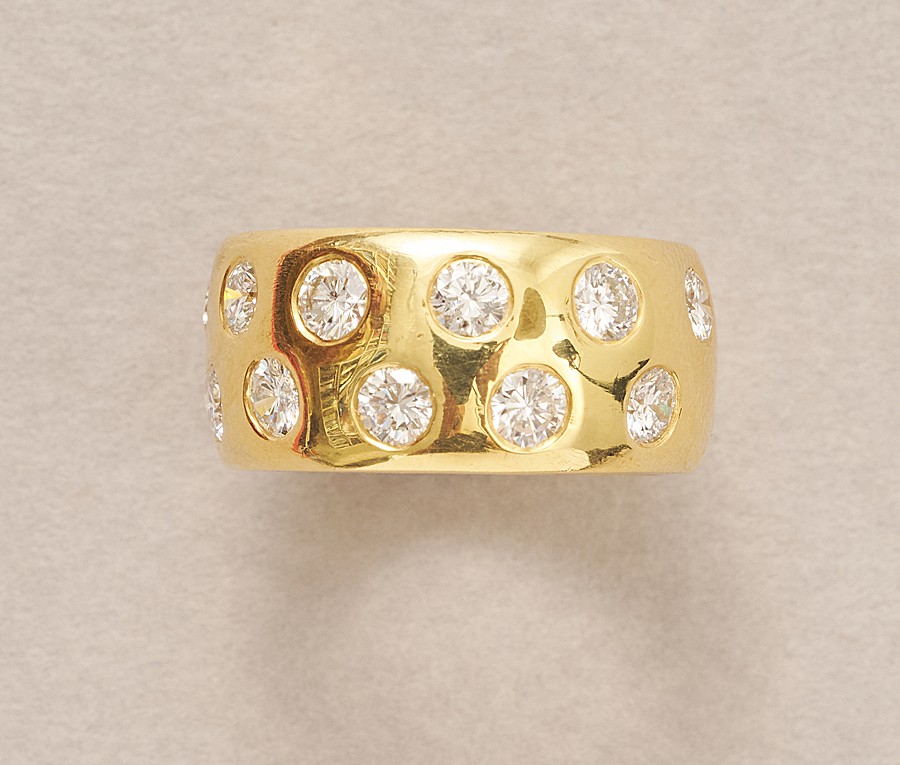 gold band ring with diamonds