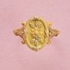 Een trois-couleur 18k gouden medaillon / locket ring met bloem, Frankrijk, circa 1910. gewicht: 3.7 g ringmaat: 17.75 mm / 7 1/2 US