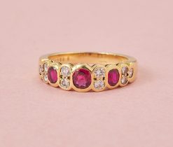 gouden ring met diamant en robijn