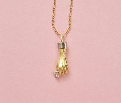 gouden hand bedel met diamant - Afbeelding 2